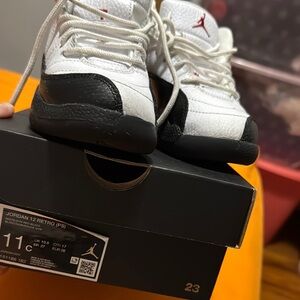 Jordan White and Black Sneakers Classic Athletic Design